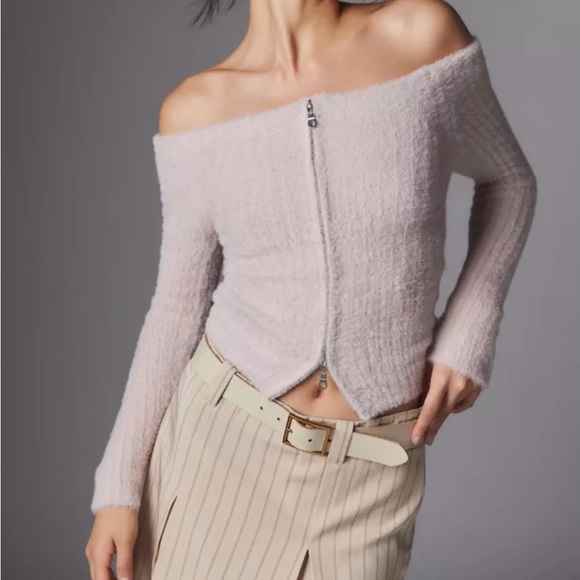 Soft pink off the shoulder sweater w zip up front - Picture 1 of 3